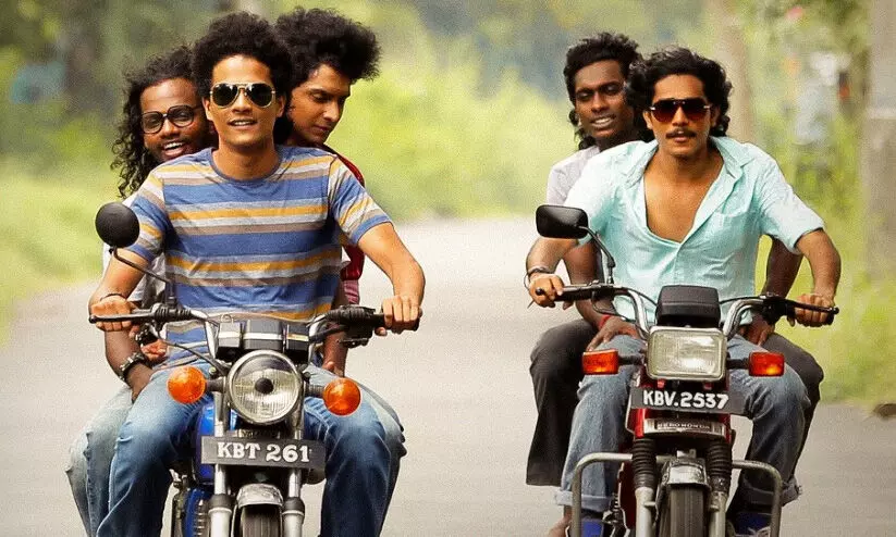 കേരളത്തിലെ മൈക്കിൾ ജാക്സൻമാരുടെ കഥയുമായി മൂൺവാക്ക്; ട്രെയിലർ റിലീസായി കേരളത്തിലെ മൈക്കിൾ ജാക്സൻമാരുടെ കഥയുമായി മൂൺവാക്ക്; ട്രെയിലർ റിലീസായി