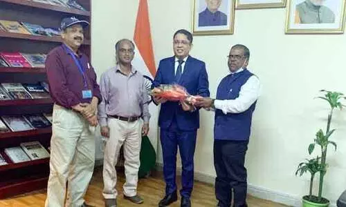 സ​വ​ഭാ​ര​വാ​ഹി​ക​ൾ ഇ​ന്ത്യ​ൻ കോ​ൺ​സ​ൽ ജ​ന​റ​ലി​നെ സ​ന്ദ​ർ​ശി​ച്ചു