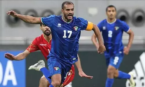 കൂ​ടു​ത​ൽ അ​ന്താ​രാ​ഷ്​​ട്ര മ​ത്സ​രം ക​ളി​ച്ച ഫു​ട്ബാ​ൾ താ​ര​മാ​യി കു​വൈ​ത്ത്​ നാ​യ​ക​ൻ ബദർ അൽ മുതവ്വ