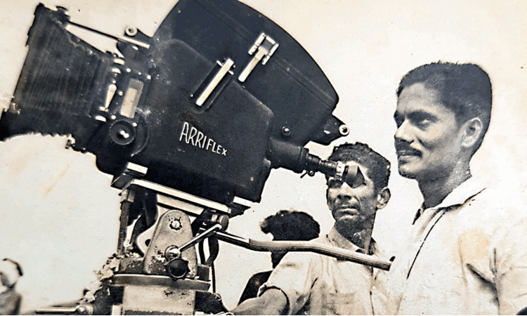 നി​റം​മ​ങ്ങാ​ത്ത  ഛായ​ക​ൾ