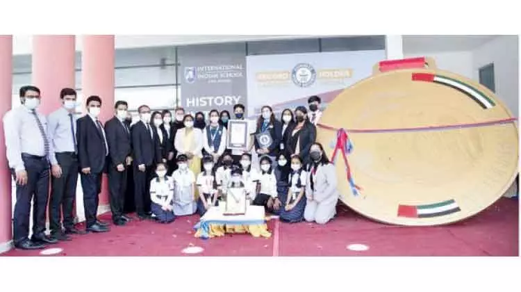 ഏറ്റവും വലിയ മെഡൽ നിർമിച്ച് ഗിന്നസിൽ ഇടംനേടി ഇന്ത്യൻ സ്‌കൂൾ