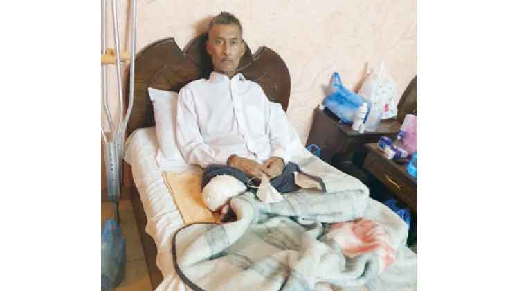 സമാനതകളില്ലാത്ത ദുരന്തം; കാൽ മുറിച്ചുമാറ്റപ്പെട്ട ശംസുദ്ദീൻ നാലുതവണ യാത്രമുടങ്ങി ഒടുവിൽ നാട്ടിലേക്ക് സമാനതകളില്ലാത്ത ദുരന്തം; കാൽ മുറിച്ചുമാറ്റപ്പെട്ട ശംസുദ്ദീൻ നാലുതവണ യാത്രമുടങ്ങി ഒടുവിൽ നാട്ടിലേക്ക്