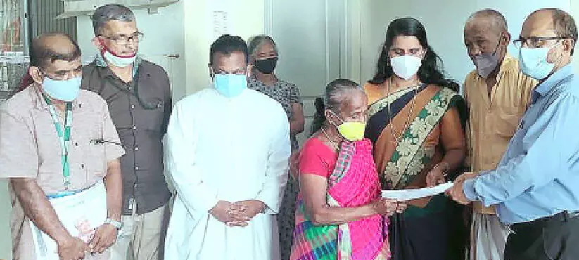 വാർധക്യത്തിൽ ഒറ്റപ്പെട്ട സഹോദരങ്ങൾക്ക്​  പീസ് വില്ലേജി​െൻറ തണൽ