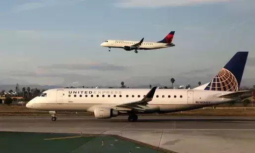 പറക്കാൻ തുടങ്ങിയ വിമാനത്തിൽ നിന്ന്​ ചാടിയയാൾ അ​റ​സ്​​റ്റി​ൽ