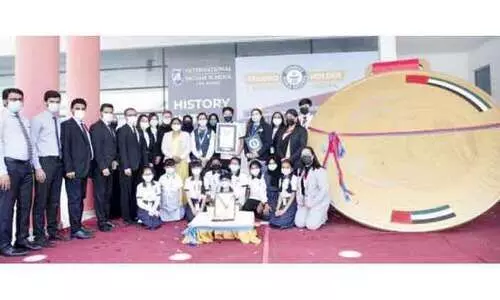 ഏറ്റവും വലിയ മെഡൽ നിർമിച്ച് ഗിന്നസിൽ ഇടംനേടി ഇന്ത്യൻ സ്‌കൂൾ