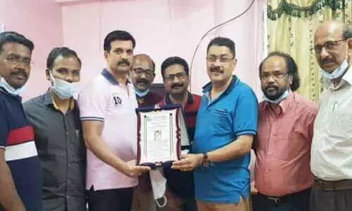 ജോ​ണി എ​ബ്ര​ഹാ​മി​ന് ഫോ​ക്ക​സ് കു​വൈ​ത്ത്​ യാ​ത്ര​യ​യ​പ്പ് ന​ൽ​കി