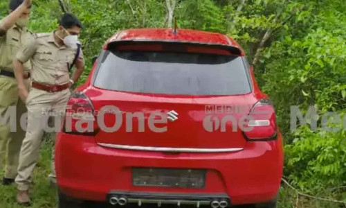 അര്‍ജുന്‍ ആയങ്കി ഉപയോഗിച്ച കാര്‍ നമ്പര്‍പ്ലേറ്റ് മാറ്റിയ നിലയില്‍ കണ്ടെത്തി