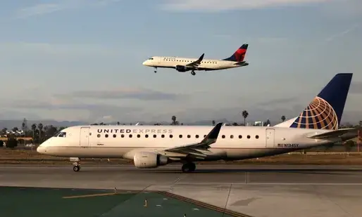 പറക്കാൻ തുടങ്ങിയ വിമാനത്തിൽ നിന്ന്​ ചാടിയയാൾ അ​റ​സ്​​റ്റി​ൽ