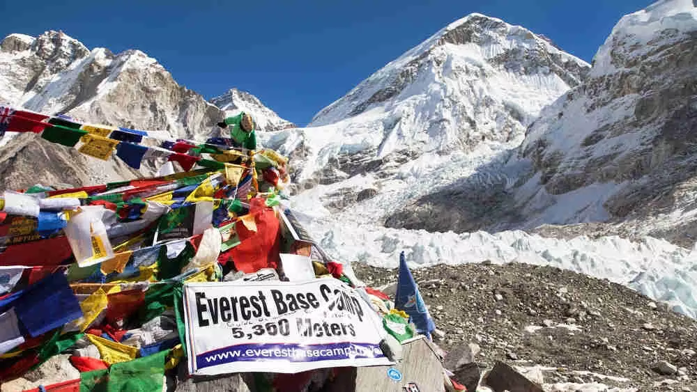 എറവസ്റ്റ് കൊടുമുടിയിലും കോവിഡോ?