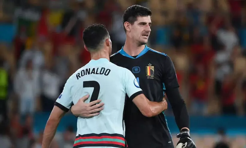 നല്ല ഭാഗ്യമുണ്ടല്ലേ: മത്സരശേഷം റൊണാൾഡോ കോർട്ടോയോട് പറയുന്ന വാക്കുകൾ വൈറൽ, വിഡിയോ കാണാം നല്ല ഭാഗ്യമുണ്ടല്ലേ: മത്സരശേഷം റൊണാൾഡോ കോർട്ടോയോട് പറയുന്ന വാക്കുകൾ വൈറൽ, വിഡിയോ കാണാം