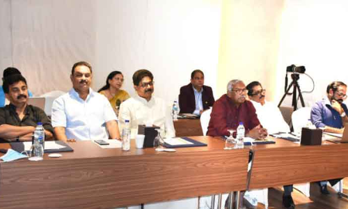 കോവിഡ്​ മുന്നണിപ്പോരാളികൾക്ക്​ ആദരം