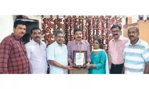 ഷാ​ജു പോ​ൾ കൊ​ന്ന​ക്ക​ലി​നും ആ​ൽ​ഫി ഷാ​ജു​വി​നും യാ​ത്ര​യ​യ​പ്പ്‌