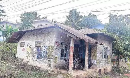 ജില്ലയിൽ ആയിരത്തിലേെറ സര്ക്കാര് കെട്ടിടങ്ങള് സംരക്ഷണമില്ലാതെ നശിക്കുന്നു ജില്ലയിൽ ആയിരത്തിലേെറ സര്ക്കാര് കെട്ടിടങ്ങള് സംരക്ഷണമില്ലാതെ നശിക്കുന്നു