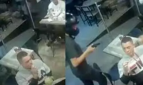 മോഷ്​ടാവ്​ തോക്കുചൂണ്ടി റസ്​റ്ററൻറ്​ കൊള്ളയടിക്കു​​േമ്പാൾ കൂളായി ചിക്കൻ കഴിച്ച്​ യുവാവ്​; വിഡിയോ വൈറൽ