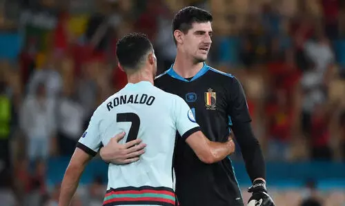 നല്ല ഭാഗ്യമുണ്ടല്ലേ: മത്സരശേഷം റൊണാൾഡോ കോർ​ട്ടോയോട്​ പറയുന്ന വാക്കുകൾ വൈറൽ, വിഡിയോ കാണാം