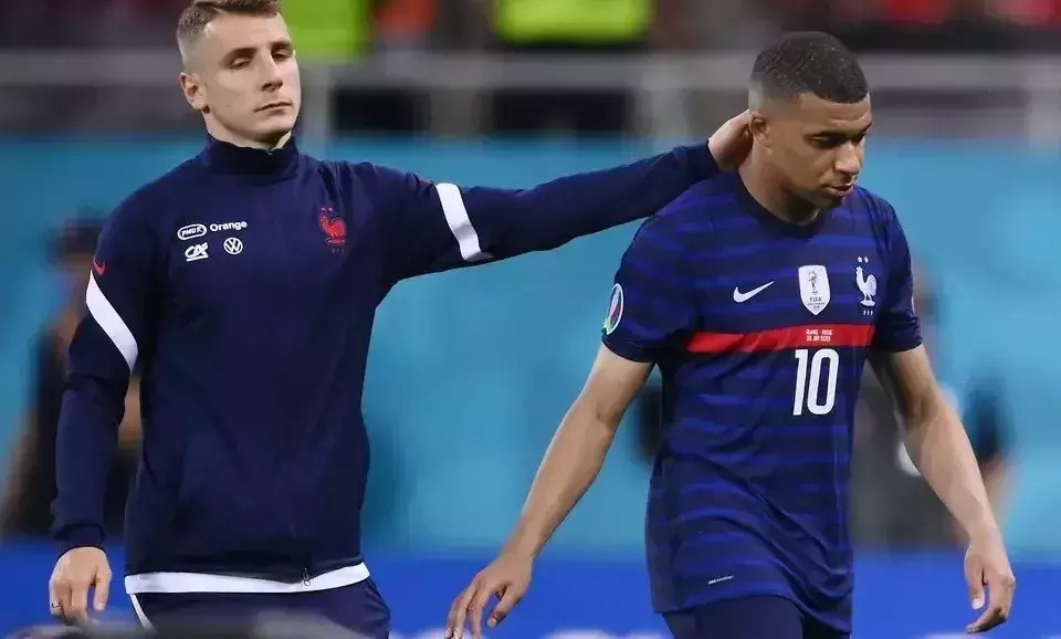 എംബാപ്പെ ദുരന്ത നായകൻ; യൂറോയിൽ ലോക ചാമ്പ്യന്മാരും പുറത്ത് എംബാപ്പെ ദുരന്ത നായകൻ; യൂറോയിൽ ലോക ചാമ്പ്യന്മാരും പുറത്ത്