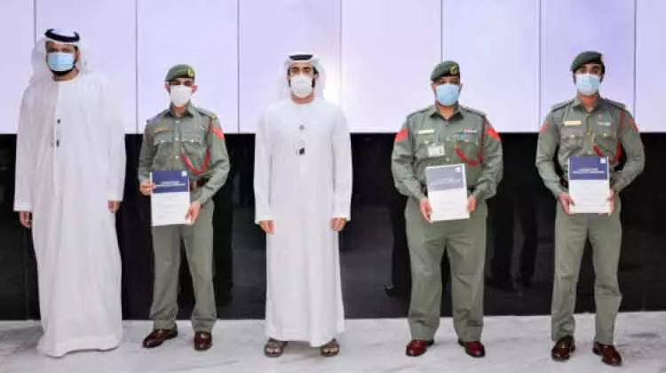 പൊലീസിനെ ആദരിച്ച് ദുബൈ ടാക്സി പൊലീസിനെ ആദരിച്ച് ദുബൈ ടാക്സി