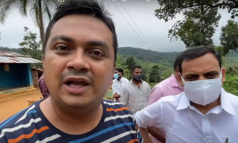 കോവിഡില്ലാത്ത ഇടമലക്കുടിയിൽ നിയന്ത്രണം കാറ്റിൽപറത്തി വ്ലോഗറുടെയും  എം.പിയുടെയും വിനോദയാത്ര