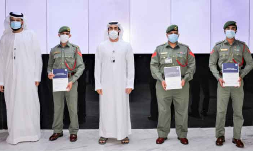 പൊലീസിനെ ആദരിച്ച്​ ദുബൈ ടാക്​സി