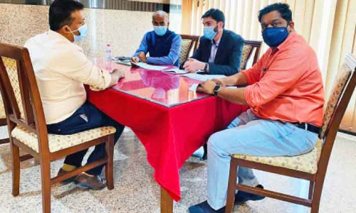 പ്ര​വാ​സി​ക​ൾ​ക്ക് ആ​ശ്വാ​സം: ഇ​ന്ത്യ​ൻ കോ​ൺ​സു​ലേ​റ്റ് സം​ഘം യാം​ബു സ​ന്ദ​ർ​ശി​ച്ചു