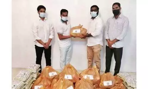 ഇ​ന്ത്യ​ൻ സോ​ഷ്യ​ൽ ഫോ​റം ഭ​ക്ഷ​ണ കി​റ്റ് വി​ത​ര​ണം ചെ​യ്​​തു