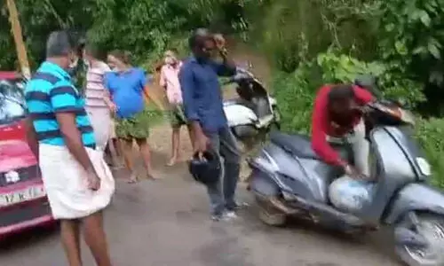 മാലിന്യത്തില്‍ നിന്ന് ലഭിച്ച ആശുപത്രി ബില്‍ തുമ്പായി; തള്ളിയ ആളെ വരുത്തിച്ച് തിരികെയെടുപ്പിച്ചു