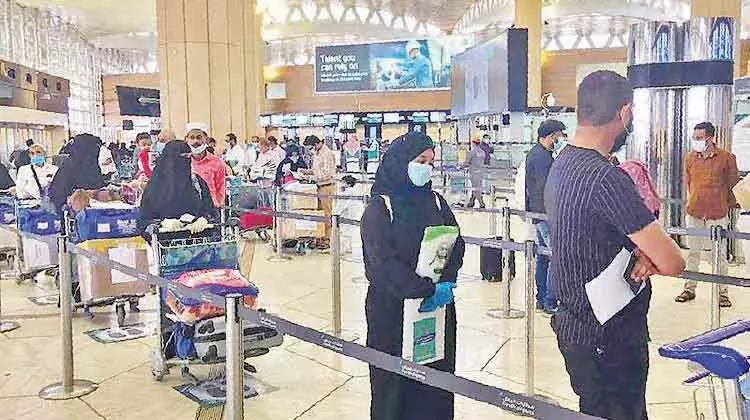 നാട്ടിൽപോകാൻ കഴിയാതെ മറ്റൊരു അവധിക്കാലം കൂടി നാട്ടിൽപോകാൻ കഴിയാതെ മറ്റൊരു അവധിക്കാലം കൂടി