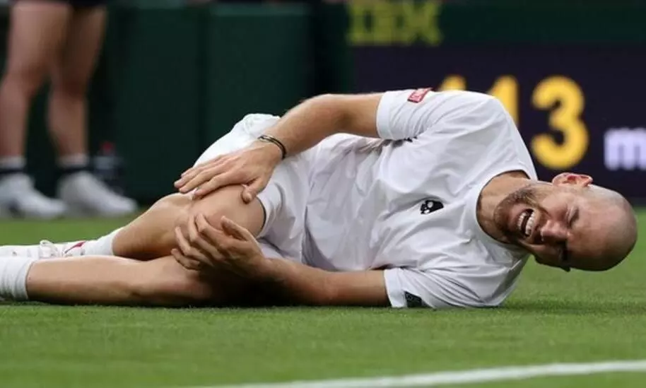 വിംബിൾഡണിൽ പരിക്കി​െൻറ ദിനം; ജയത്തിനരികെ കാൽമുട്ടിളകി എതിരാളി പിൻമാറി, രക്ഷപ്പെട്ട്​​ ഫെഡറർ