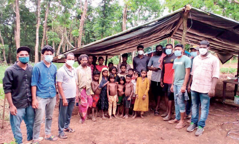 ആദിവാസികളും ബി.ആര്.സിയും കൈകോര്ത്തു; തരിപ്പപ്പൊട്ടി കോളനിയില് ഓണ്ലൈന് പഠനസൗകര്യമൊരുങ്ങി ആദിവാസികളും ബി.ആര്.സിയും കൈകോര്ത്തു; തരിപ്പപ്പൊട്ടി കോളനിയില് ഓണ്ലൈന് പഠനസൗകര്യമൊരുങ്ങി