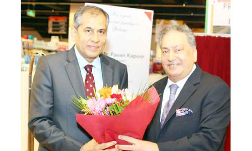 ഇന്ത്യൻ അംബാസഡർ അൽമായ സൂപ്പർമാർക്കറ്റ്​ സന്ദർശിച്ചു