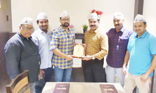 ഷി​നു ജോ​ർ​ജി​ന്​ ആ​വാ​സ്​ യാ​ത്ര​യ​യ​പ്പ്​ ന​ൽ​കി