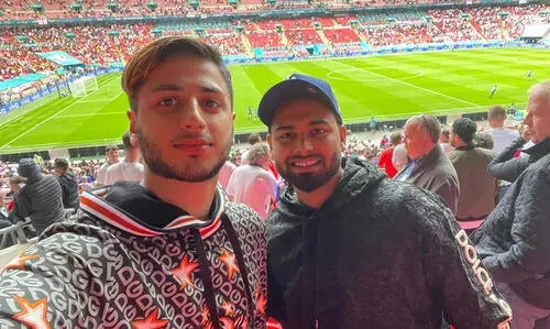 നല്ല അനുഭവം; ഇംഗ്ലണ്ട്​-ജർമനി മത്സരം ഗാലറിയിലിരുന്ന്​ കണ്ട്​ ഋഷഭ്​ പന്ത്​