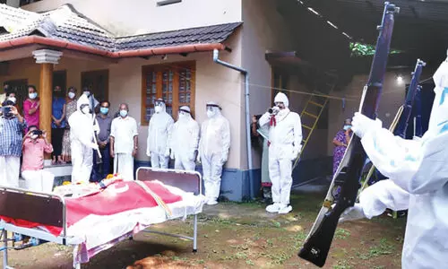 ഇടത്തുമല്ല, വലത്തുമല്ലെന്ന് ഇ.എം.എസ് പറഞ്ഞ എ.എസ്. നാരായണപിള്ള വിടവാങ്ങി ഇടത്തുമല്ല, വലത്തുമല്ലെന്ന് ഇ.എം.എസ് പറഞ്ഞ എ.എസ്. നാരായണപിള്ള വിടവാങ്ങി