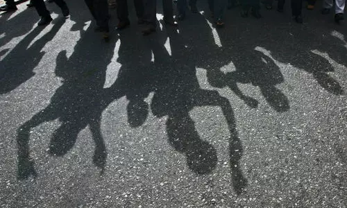 ഗാസിപുരിൽ കർഷകരും ബി.ജെ.പി പ്രവർത്തകരും ഏറ്റുമുട്ടി; ബി.​ജെ.​​പി നേ​താ​ക്ക​ളു​ടെ കാ​റു​ക​ൾ ത​ക​ർ​ത്തു