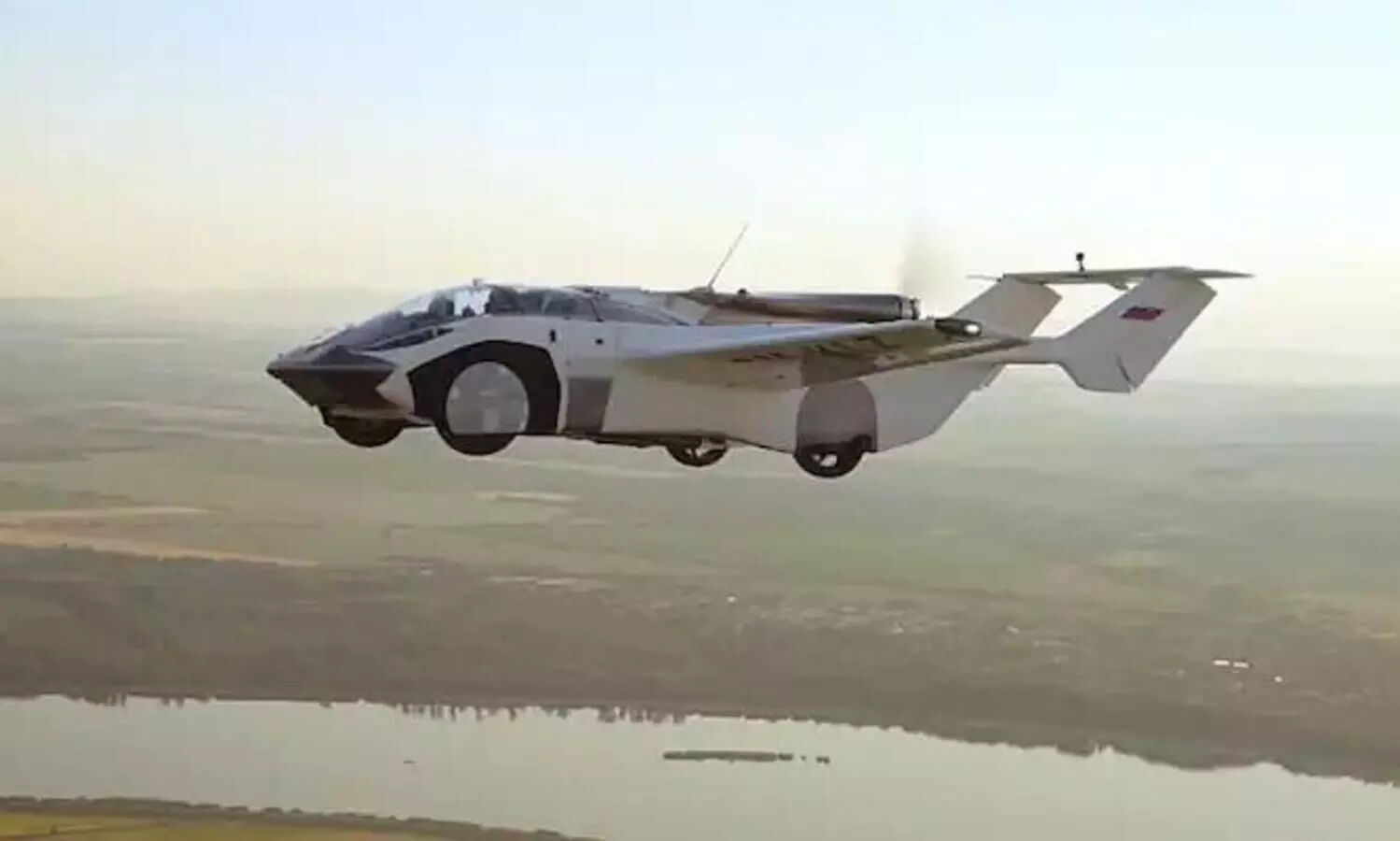 നഗരങ്ങൾക്കിടയിലെ ആദ്യ പറക്കൽ പൂർത്തിയാക്കി എയർ കാർ; ലോകത്ത്​ ഇതാദ്യം