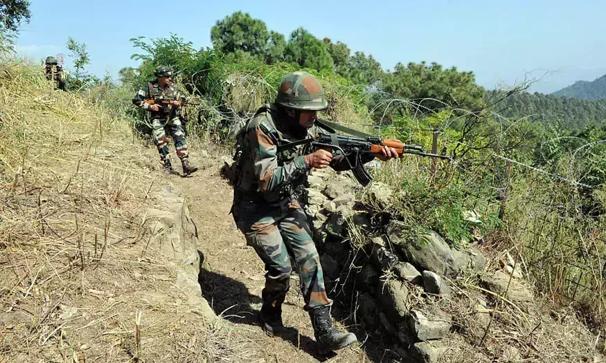 കശ്മീരില്‍ മൂന്ന് ഭീകരര്‍ കൊല്ലപ്പെട്ടു; ഏറ്റുമുട്ടലില്‍ രണ്ട് സൈനികര്‍ക്ക് പരിക്ക്