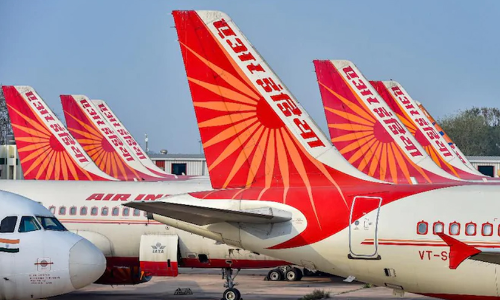 എയർ ഇന്ത്യ വിമാനം റദ്ദാക്കി പ്രതിഷേധവുമായി യാത്രക്കാർ