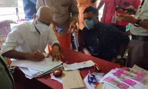 സർട്ടിഫിക്കറ്റിന് കൈക്കൂലി; പട്ടുവം വില്ലേജ് ഓഫിസർ വിജിലൻസ് പിടിയിൽ