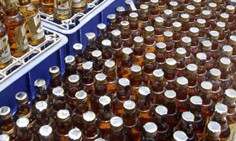 പൊതുശൗചാലയത്തിൽനിന്ന് 60 കുപ്പി വിദേശമദ്യം പിടികൂടി; ഒരാൾ അറസ്​റ്റിൽ