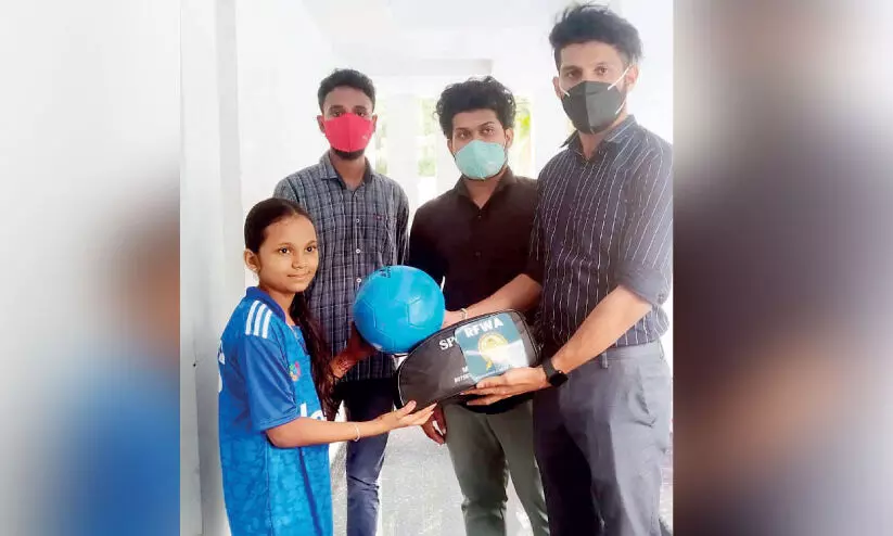 ronaldo fans give gift to reeha