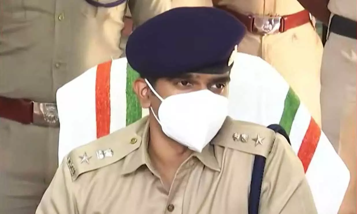 കോഴിക്കോട് ഏഴിടത്തായി സമാന്തര ടെലിഫോൺ എക്സ്ചേഞ്ച് പ്രവർത്തിക്കുന്നു; പ്രത്യേകസംഘം അന്വേഷിക്കും -ഡി.സി.പി കോഴിക്കോട് ഏഴിടത്തായി സമാന്തര ടെലിഫോൺ എക്സ്ചേഞ്ച് പ്രവർത്തിക്കുന്നു; പ്രത്യേകസംഘം അന്വേഷിക്കും -ഡി.സി.പി