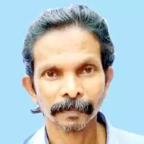 തോ​ട്ടി​ല്‍ വീ​ണ് യു​വാ​വ് മ​രി​ച്ചു