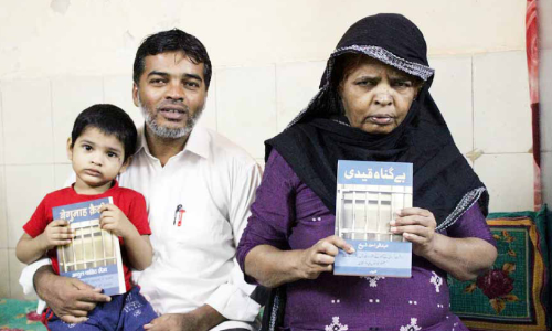 wahid shaikh with son and mother