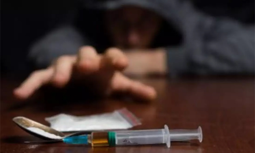 ഷാ​ർ​ജ​യി​ൽ വ​ൻ മ​യ​ക്കു​മ​രു​ന്ന് വേ​ട്ട;   ആ​റു പേ​ർ പി​ടി​യി​ൽ