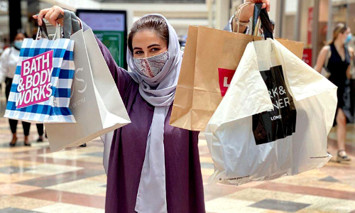 സ​മ്മ​ർ സ​ർ​പ്രൈ​സൊ​രു​ക്കി    ദു​ബൈ​യി​ലെ മാ​ളു​ക​ൾ