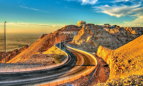 മനോഹരം ജബൽ ഹഫീതിലേക്കുള്ള പാത