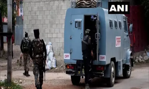 പുല്‍വാമയില്‍ ഏറ്റുമുട്ടല്‍; സൈനികന്‍ വീരമൃത്യു, തീവ്രവാദികളെ വളഞ്ഞ് സൈന്യം