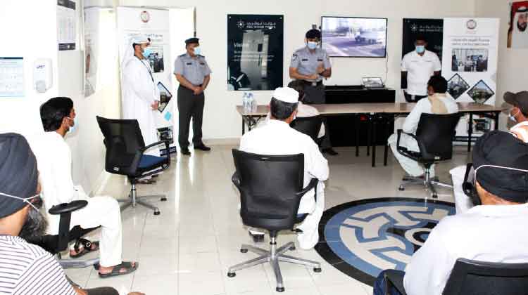 ട്രക്ക് ഡ്രൈവർമാർക്ക് വേനൽക്കാല ബോധവത്കരണവുമായി പൊലീസ് ട്രക്ക് ഡ്രൈവർമാർക്ക് വേനൽക്കാല ബോധവത്കരണവുമായി പൊലീസ്