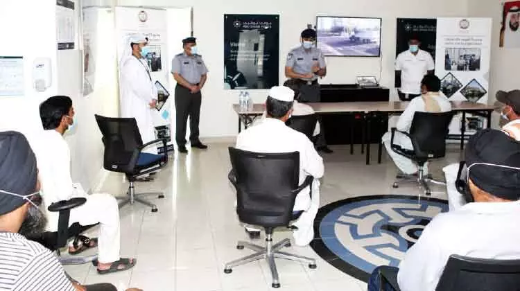 ട്രക്ക്​ ഡ്രൈവർമാർക്ക്​ വേനൽക്കാല ബോധവത്​കരണവുമായി പൊലീസ്