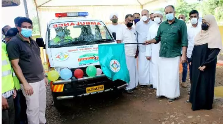 ആംബുലൻസ് സമർപ്പിച്ചു ആംബുലൻസ് സമർപ്പിച്ചു